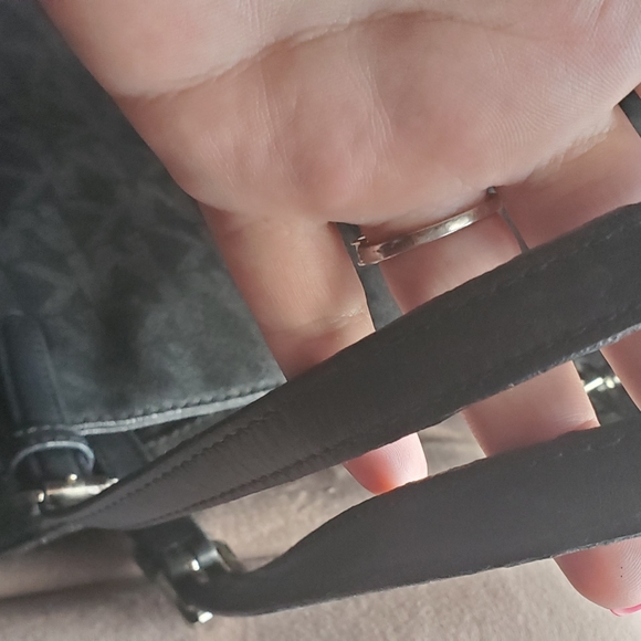 Final Price ❌Like new Michael Kors tote bag🖤 - Picture 9 of 10